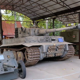 Действующий макет танка Pz-IVH (Тигр) на территории киностудии "Мосфильм"